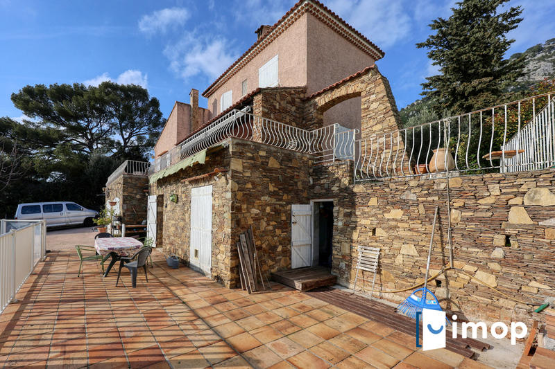 Villa - 201 m² - 11 pièces