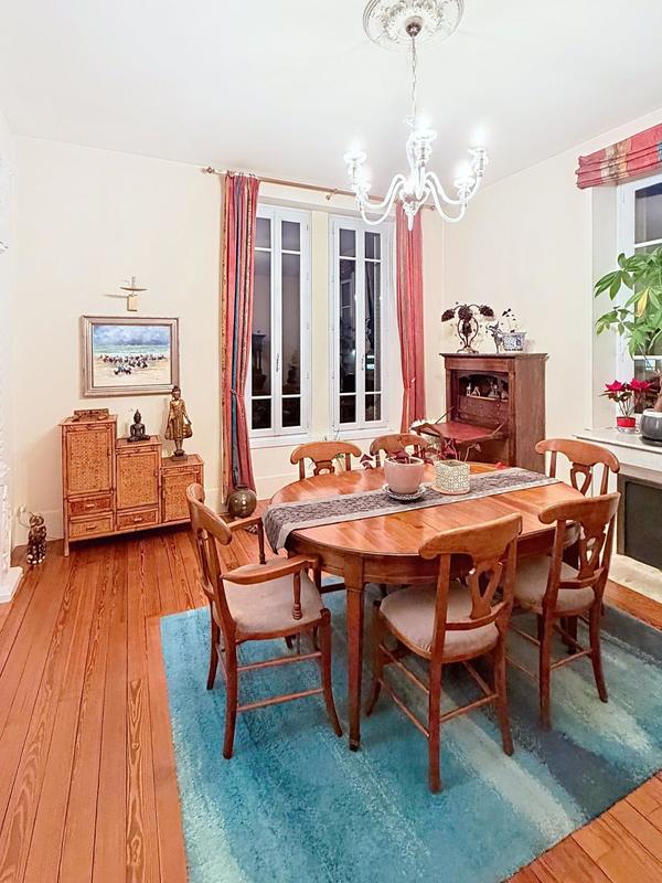 Appartement - 187 m² - 7 pièces