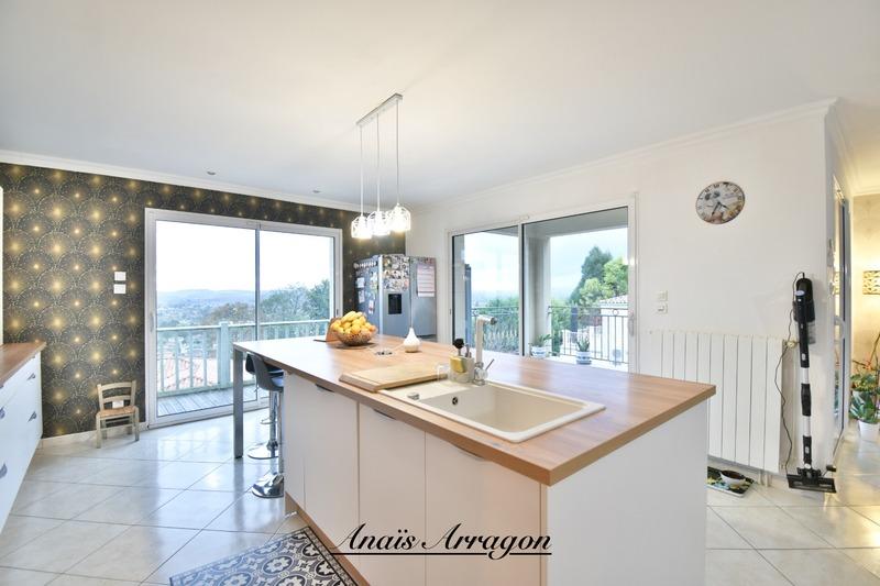 Maison - 232 m² - 8 pièces