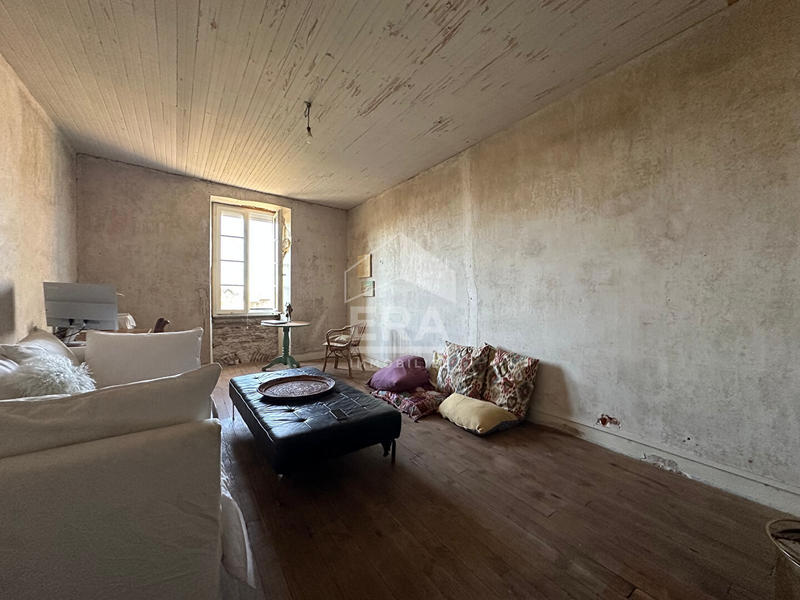 Maison - 329 m² - 6 pièces