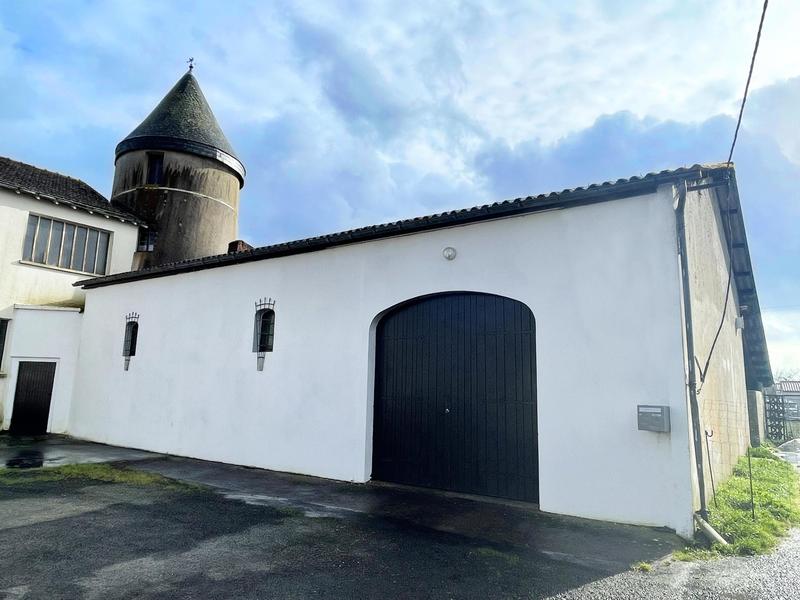 Maison - 250 m² - 1 pièce