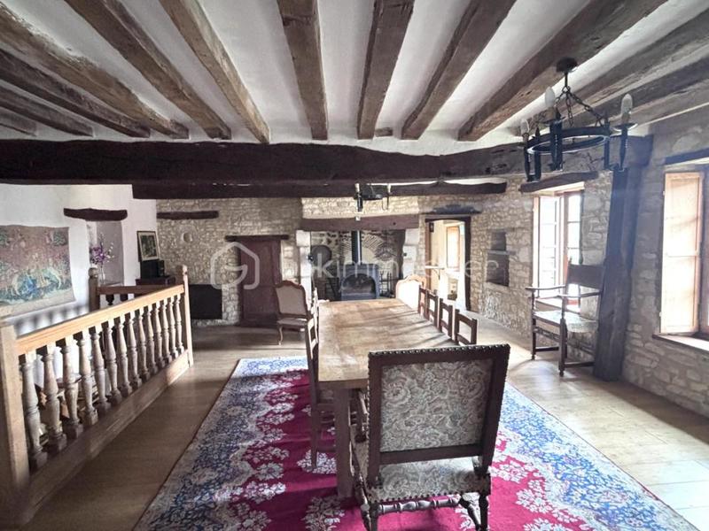 Maison - 240 m² - 9 pièces