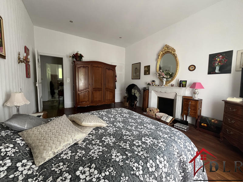 Maison - 295 m² - 11 pièces