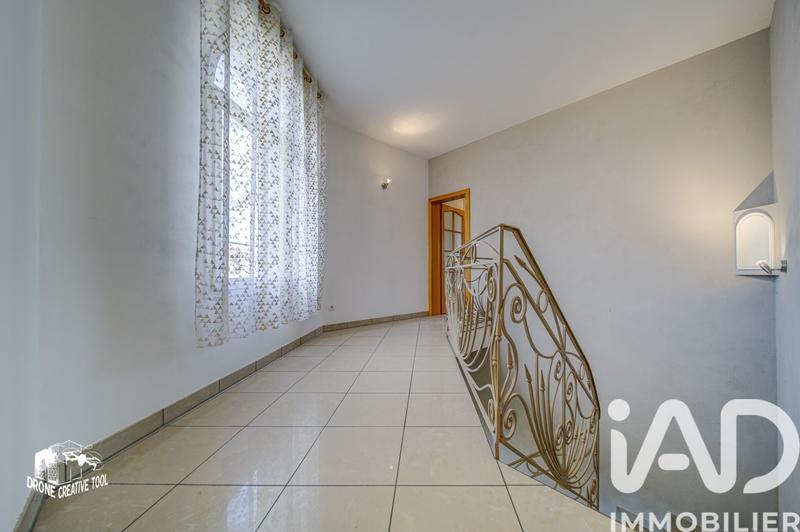 Maison - 267 m² - 9 pièces