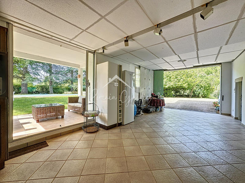 Propriété - 247 m²