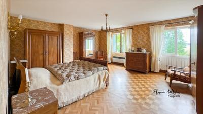 Maison - 333 m² - 9 pièces