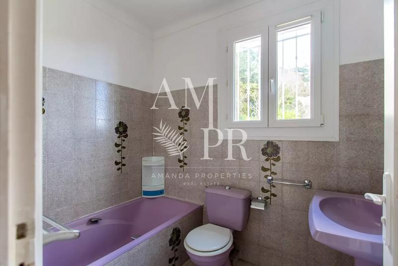 Maison - 237 m² - 7 pièces