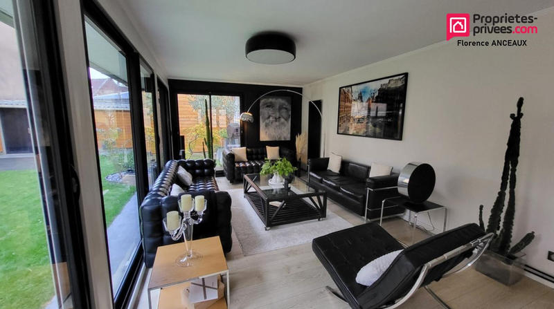 Maison - 305 m² - 10 pièces