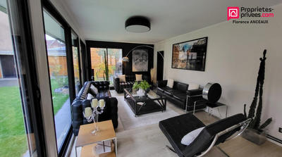 Maison - 305 m² - 10 pièces