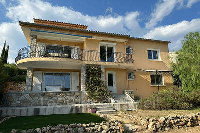 Villa - 180 m² - 9 pièces