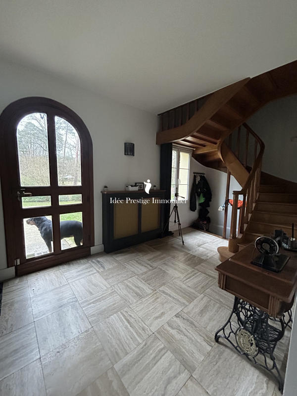 Maison - 220 m² - 9 pièces