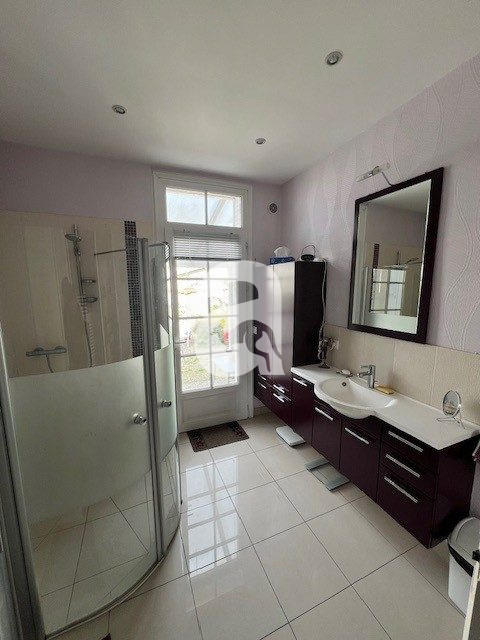 Maison - 110 m² - 8 pièces