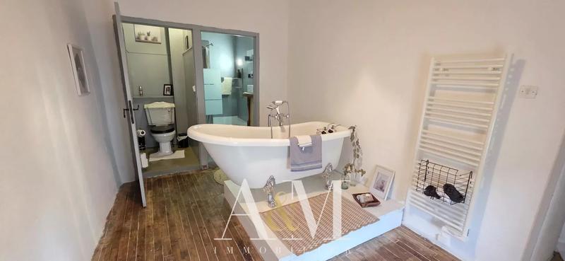 Maison - 327 m² - 9 pièces