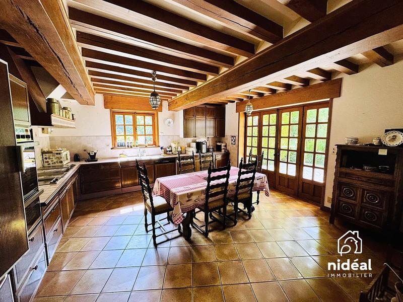 Maison - 373 m² - 16 pièces