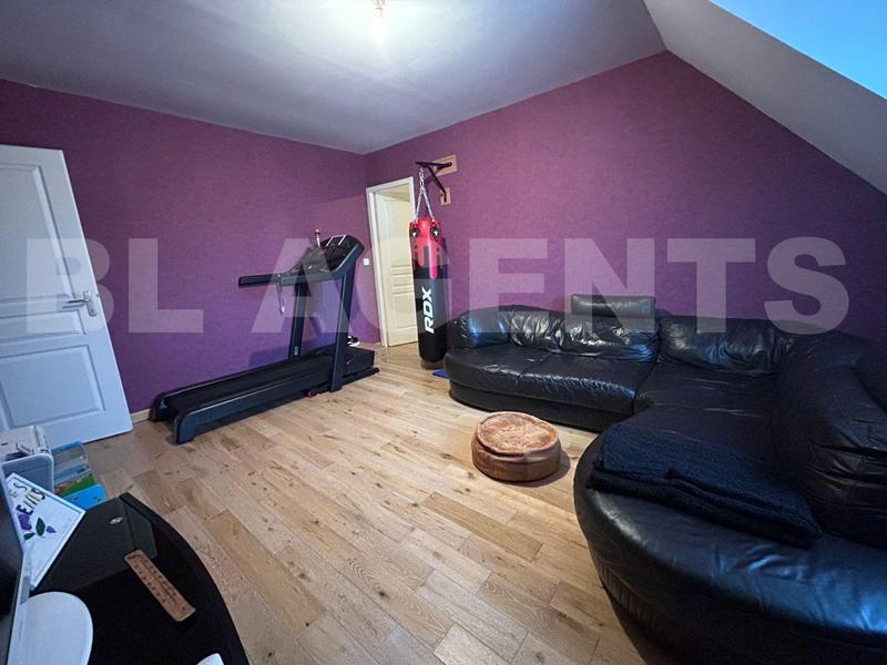 Maison traditionnelle - 151 m² - 5 pièces