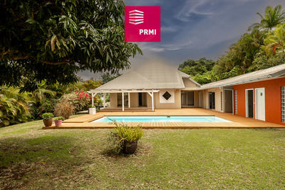 Maison - 220 m² - 5 pièces