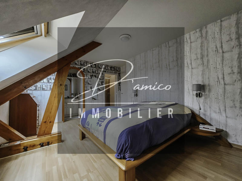 Maison - 338 m² - 10 pièces