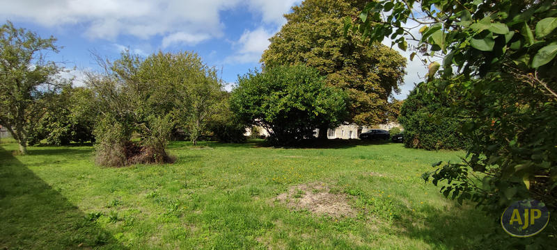 Maison - 318 m² - 9 pièces