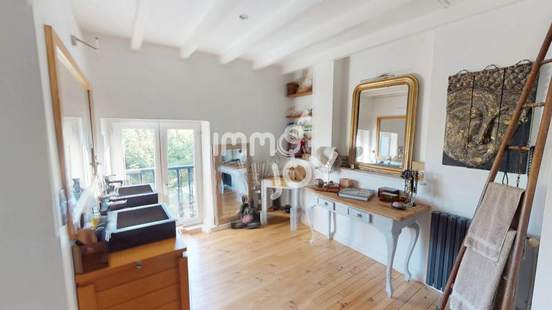 Maison - 210 m² - 5 pièces