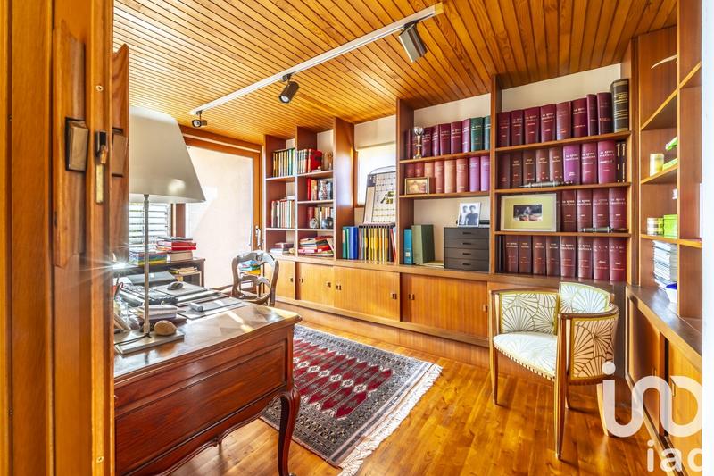 Maison - 300 m² - 6 pièces