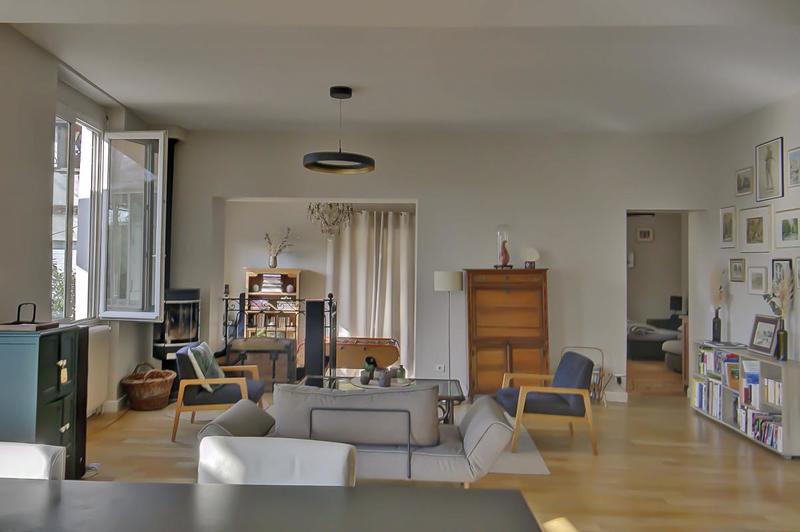 Maison - 239 m² - 7 pièces