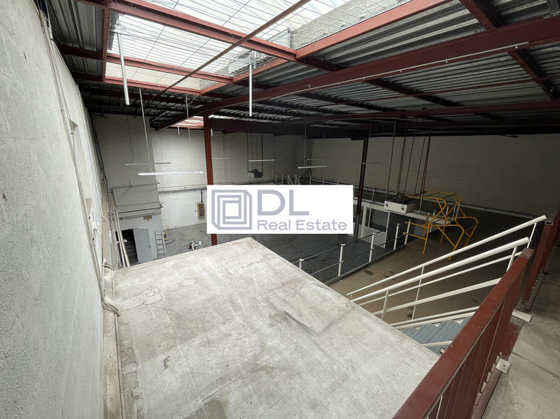 Entrepôt - 630 m²