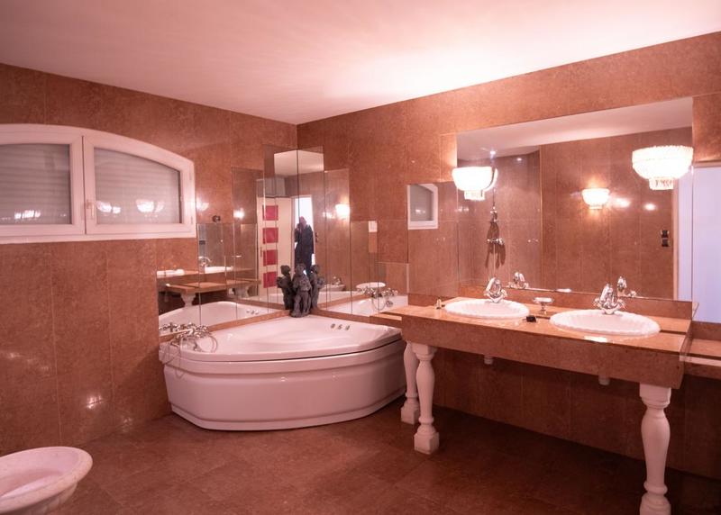 Maison - 210 m² - 5 pièces