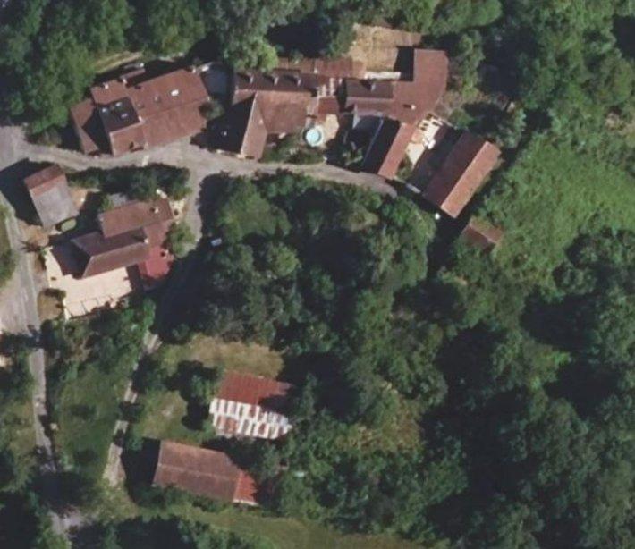 Propriété - 2 300 m² - 67 pièces