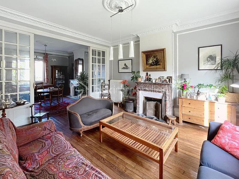 Maison de maîtres - 256 m² - 9 pièces