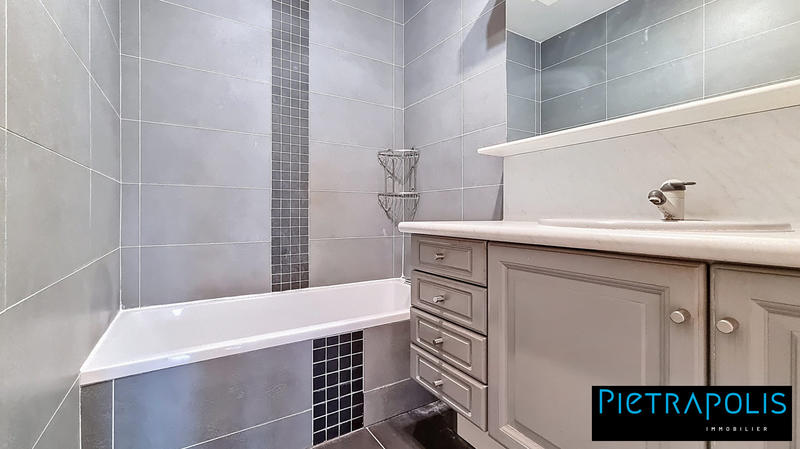 Appartement - 93 m² - 4 pièces