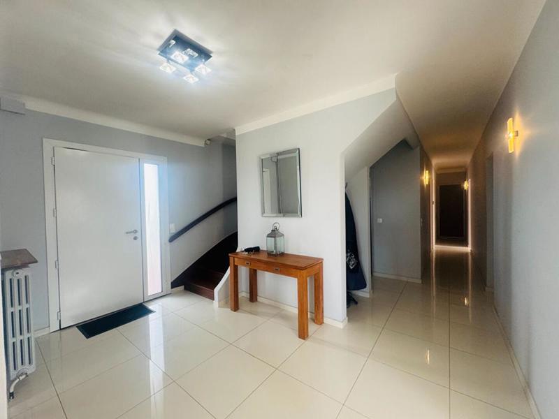 Maison - 233 m² - 6 pièces