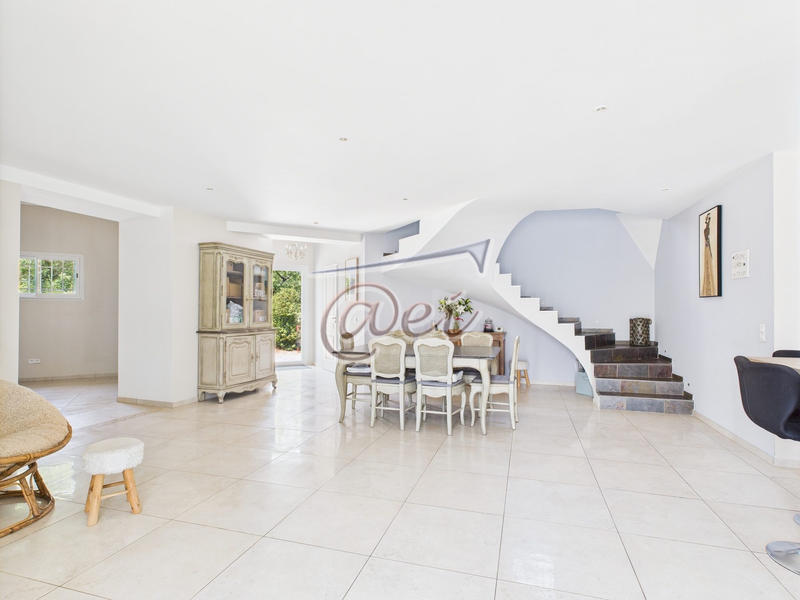 Villa - 435 m² - 10 pièces
