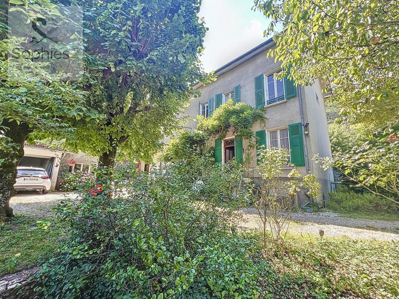 Maison - 226 m² - 9 pièces