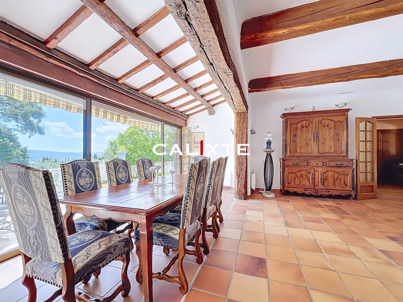 Villa - 270 m² - 8 pièces