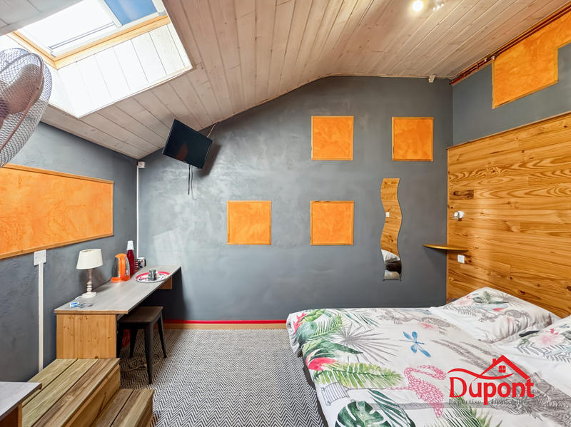 Maison - 338 m² - 8 pièces