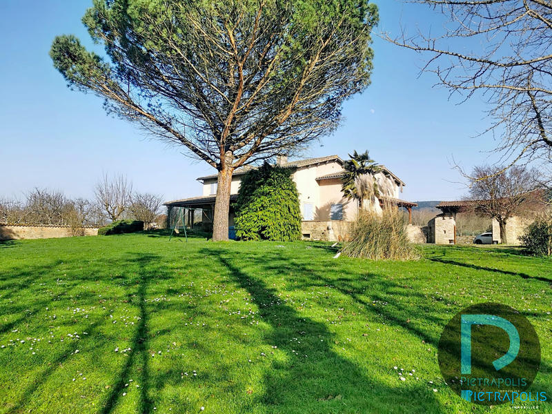 Maison - 280 m² - 9 pièces