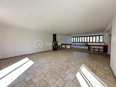 Maison - 207 m² - 7 pièces