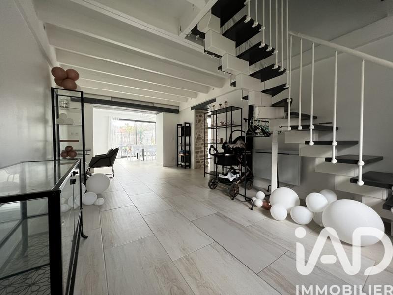 Maison - 230 m² - 8 pièces