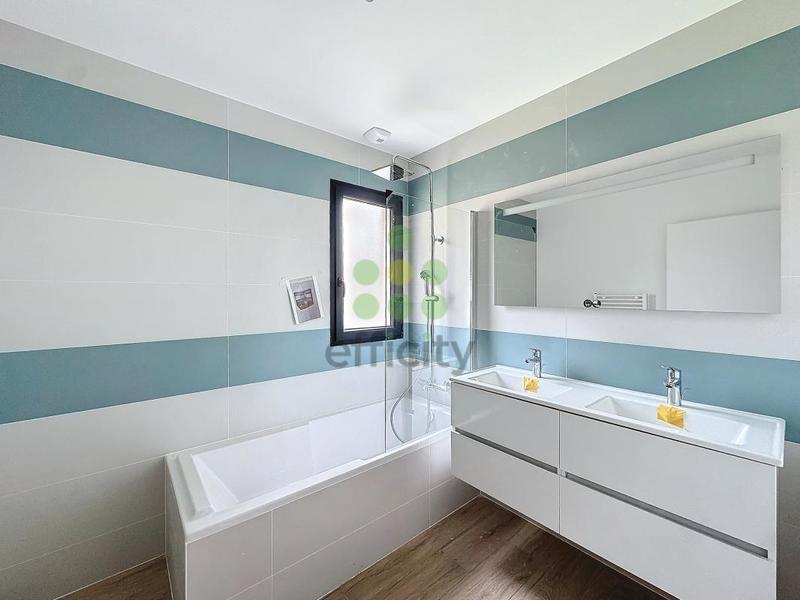 Maison - 105 m² - 4 pièces