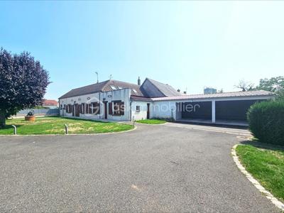 Maison traditionnelle - 196 m² - 5 pièces