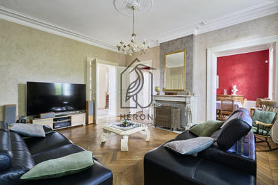 Château - 274 m² - 9 pièces