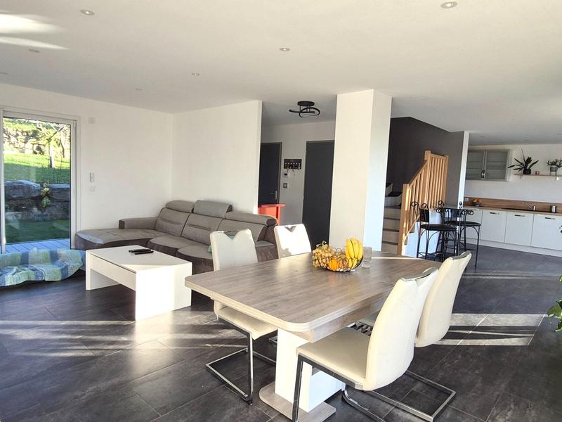 Maison - 121 m² - 5 pièces