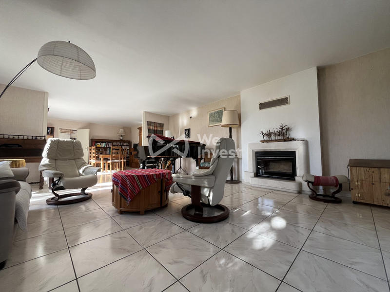 Maison - 240 m² - 7 pièces