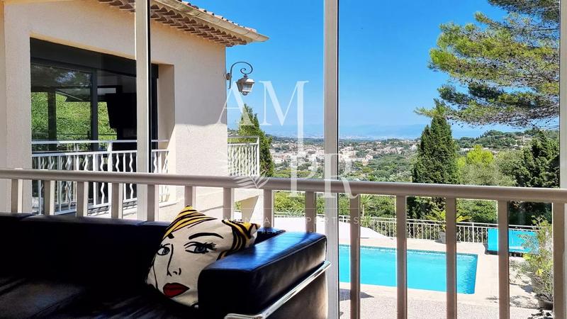 Villa - 380 m² - 8 pièces