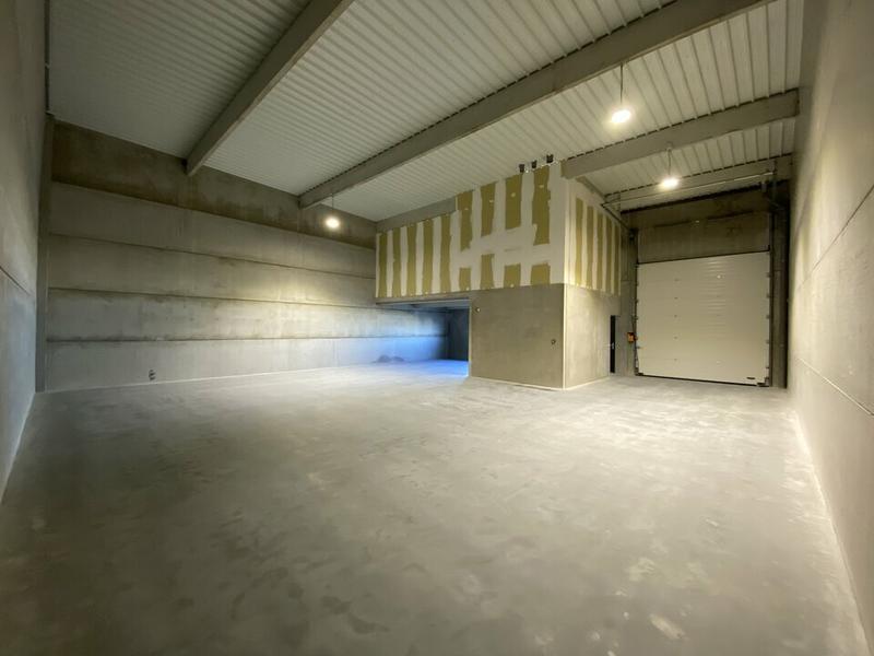 Local d'activité / Entrepôt - 225 m²