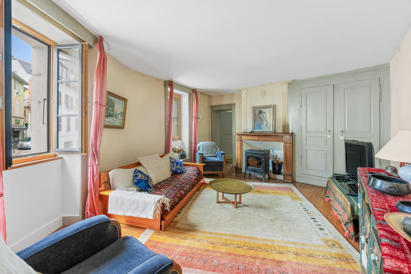 Maison - 243 m² - 10 pièces