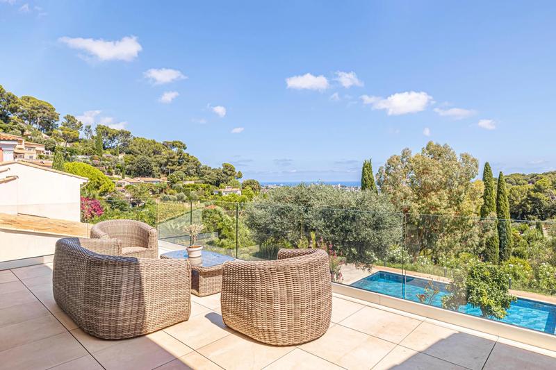 Maison - 375 m² - 10 pièces