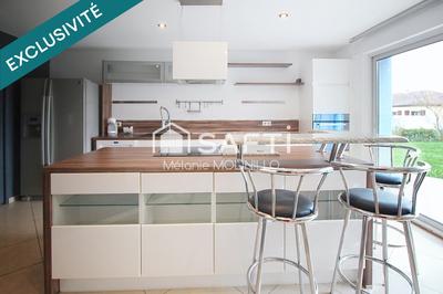 Maison - 260 m² - 12 pièces