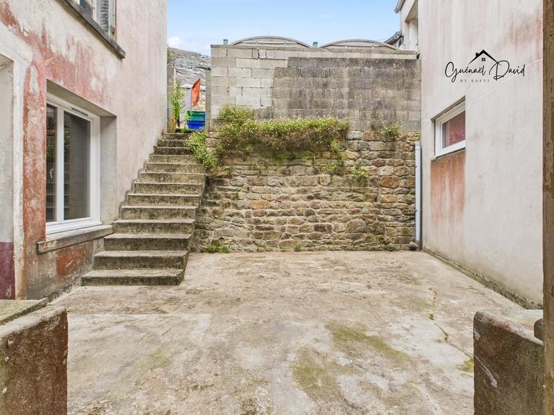 Maison - 260 m² - 8 pièces