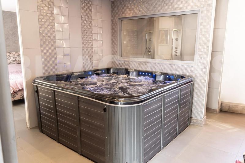 Maison - 260 m² - 6 pièces